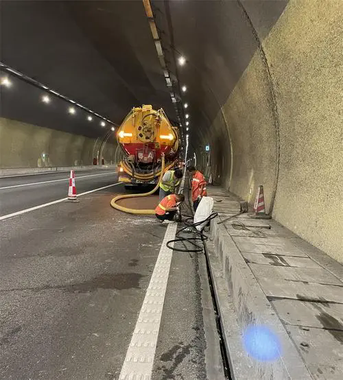 垣曲隧道排水渠清淤